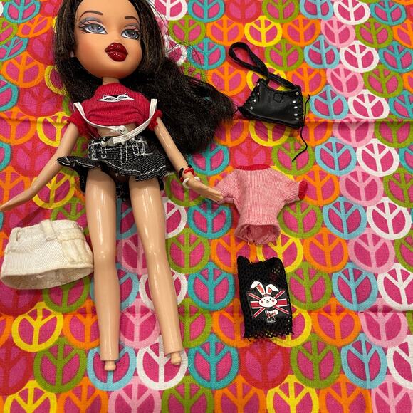 Bratz Funk Out Dana Doll with Accessories - Picture 2 of 4